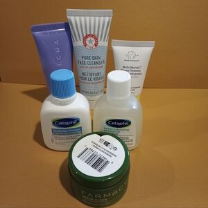 3/$12 Face Cleanser Set  3/$12 🌸